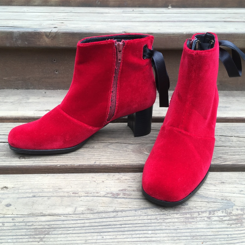 Patricia Green Veronica Velvet Ribbon Bootie 8